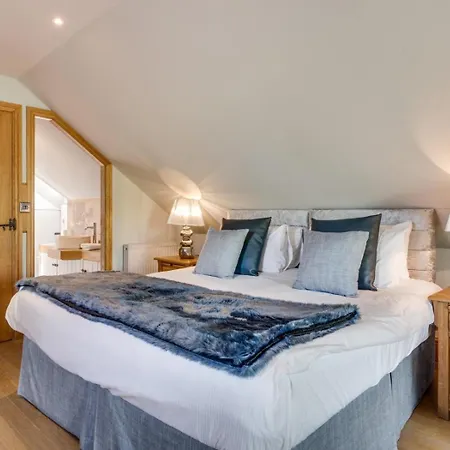 5 Bed In Richmond Oc-g0159